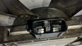 Diffuser radiator shroud assembly Toyota Venza 21 - broken mount
