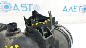 Air duct on the BMW 5 F10 12-16 2.0T manifold, broken mount