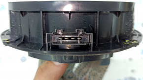 Speaker door rear right VW Passat 20-22 cracks in fasteners