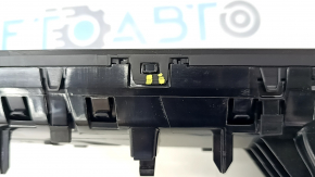 Front panel air duct deflector right VW Passat 20-22 cracks in fasteners