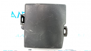 Kia Sorento 14-15 underhood fuse box cover scratches