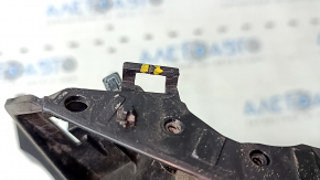 Front bumper mount right wing BMW X7 G07 19-22 crack in mount