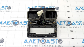 Air duct deflector of the central console with a lining BMW X7 G07 19 - broken fasteners