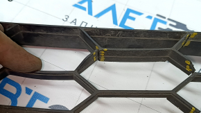Lower grille of front bumper Honda HR-V 16-18 is broken, crack in fastening