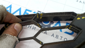 Lower grille of front bumper Honda HR-V 16-18 is broken, crack in fastening