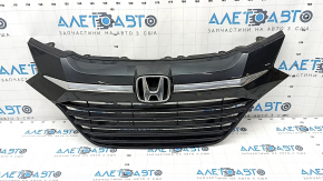 Radiator grill assembly Honda HR-V 16-18 cracks, broken grill, bumps, non-factory hole