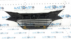Radiator grill assembly Honda HR-V 16-18 cracks, broken grill, bumps, non-factory hole