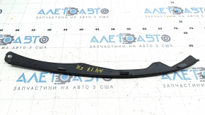 Right hood seal Audi A4 B9 17 - broken fasteners