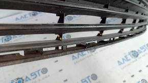 Lower grille of front bumper Infiniti Q50 14-17 without radar, sand, bumps, broken fasteners