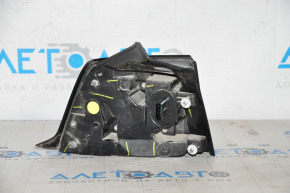 Light outer wing right Tesla Model Y 20- 4 pins, broken glass