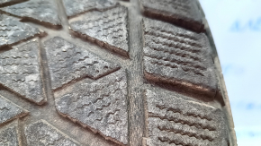 Tire R17 235/65 Bridgestone Blizzak DM-V2 2020 winter 5mm cracked