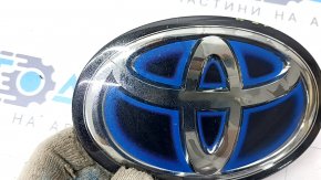 Toyota Rav4 19-hybrid front bumper emblem under radar, crack