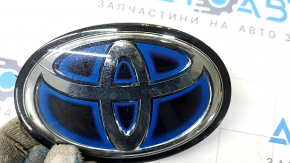 Toyota Rav4 19-hybrid front bumper emblem under radar, crack