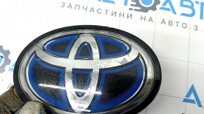 Toyota Rav4 19-hybrid front bumper emblem under radar, crack