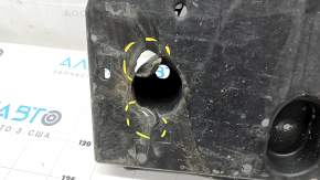 The rear left underbody protection of Toyota Rav4 19- hybrid is torn