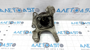 The trunnion with the hub rear left Ford Fusion mk5 13-20 the hub is not knocked out, the cover is broken, rusty