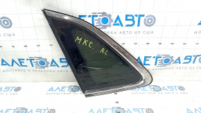 Window blind glass rear left Lincoln MKC 15 - scratches on chrome, cut seal