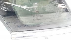 Window blind glass rear left Lincoln MKC 15 - scratches on chrome, cut seal