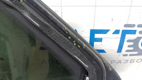 Window blind glass rear right Lincoln MKC 15 - scratches on chrome, cut seal