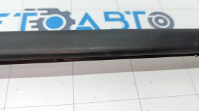 Right windshield molding Audi Q7 16 - seal tear, scratches