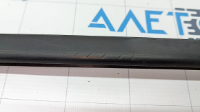 Right windshield molding Audi Q7 16 - seal tear, scratches