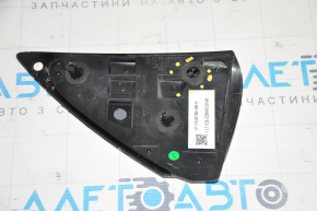 Reflector on the rear right wing Tesla Model Y 20 - broken fastener