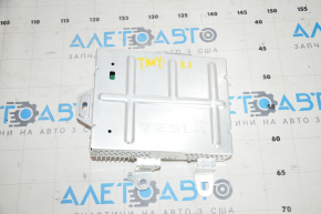 Tesla Model Y 20- Audio Amplifier