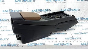 Central console armrest and cup holders Audi Q7 16- armrest leather brown, needs cleaning, broken rear cover mechanism