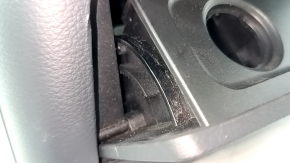 Central console armrest and cup holders Audi Q7 16- armrest leather brown, needs cleaning, broken rear cover mechanism