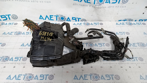 Mazda 6 16-17 underhood fuse box with housing, broken mount