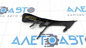 Volvo XC90 16-22 inner right wing plug is broken