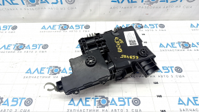Nissan Rogue Sport 17-19 underhood fuse box housing for square cover, crack