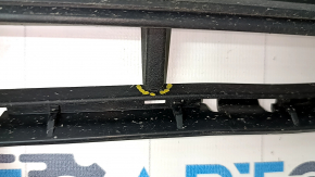 Volvo XC90 16-19 front bumper lower grille broken