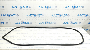 The front right door seal of BMW 7 G11 G12 16-22 is unglued
