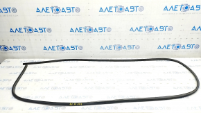 The front right door seal of BMW 7 G11 G12 16-22 is unglued