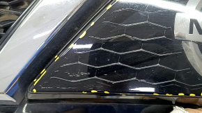 Radiator grill grill Nissan Rogue Sport 17-19 with emblem, under distronic, broken fasteners, sand, air under glass
