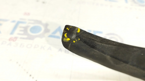 Right trunk lid seal Mercedes W213 E 17-23 on the body, the rubber has dried out