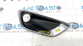 Fog light frame under the right trim Jeep Grand Cherokee WK2 17 - complete with trim chrome, broken mount, sand used