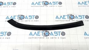 Rear left wing arch seal Jeep Grand Cherokee WK2 11-21 on the body, scratches