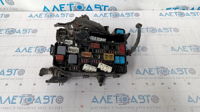 Underhood fuse box Toyota Prius 30 10-15 complete with housing, without cover, broken mount