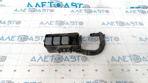 Toyota Highlander 14-19 3.5 relay block, broken mount