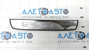 Threshold plate outer rear left Toyota Camry v70 18- chrome with emblem, scratches, corrosion, emblem defect