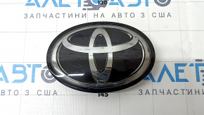 Emblem of radiator grill grill Toyota Camry v70 18-20 under radar, sand, crack in fastening