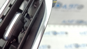 Front panel air duct deflector left Infiniti QX50 19- black with chrome, cracks in fasteners, chrome is peeling