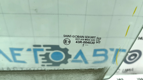 Glass of the front left door Infiniti QX50 19- scratches