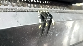 Windscreen wiper grille plastic Toyota Prius 50 16 - broken mount