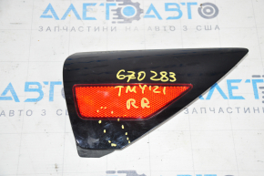 Reflector on the rear right wing Tesla Model Y 20 - broken mount, scratches