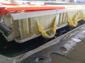 Battery pack VVB complete Tesla Model 3 21- RWD, 55 kWh, 95k, with blocks, dented case, broken VVB module mounts, broken chip
