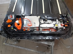 Battery pack VVB complete Tesla Model 3 21- RWD, 55 kWh, 95k, with blocks, dented case, broken VVB module mounts, broken chip