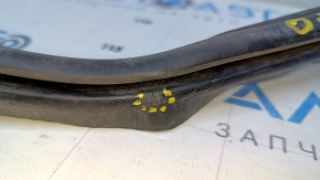 The door seal, front right, Audi A4 B8 08-16 is torn
